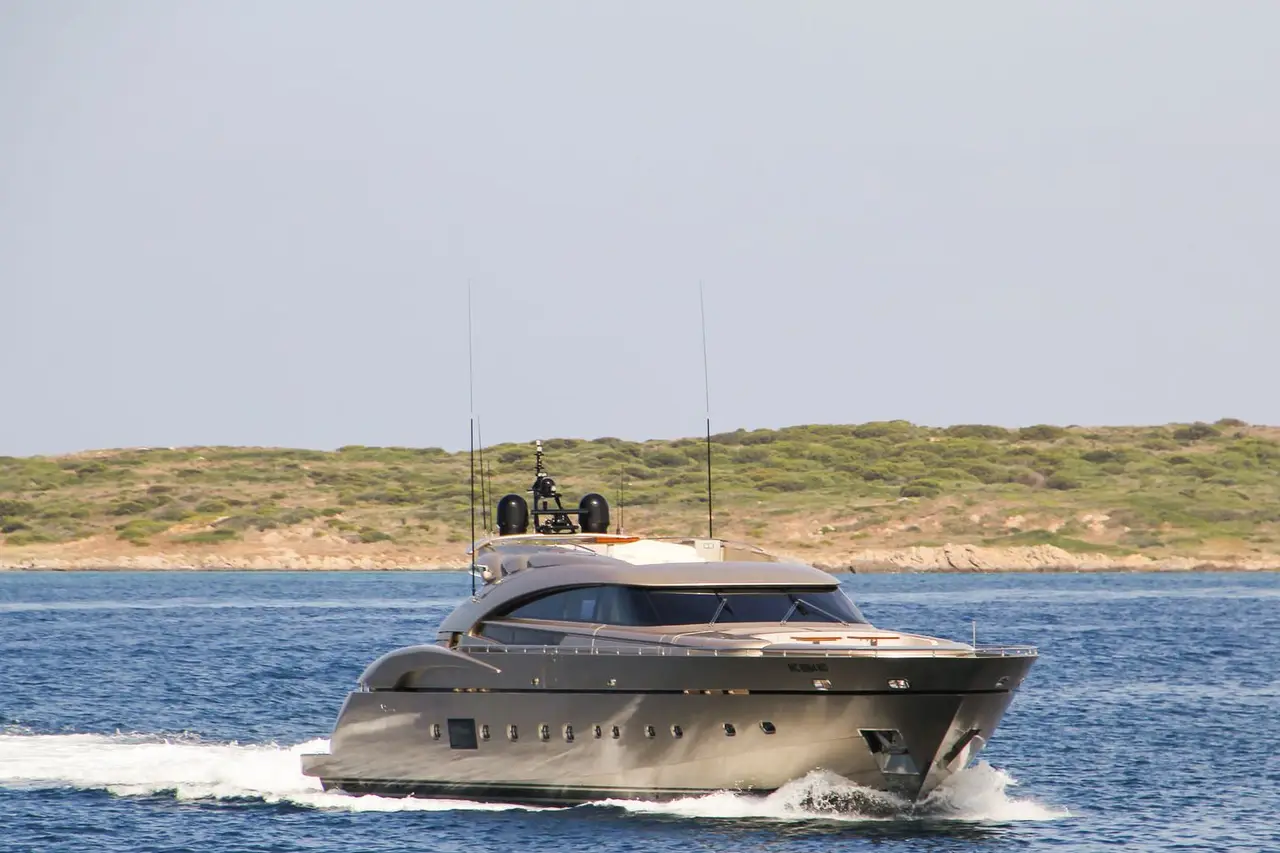 AB Yachts 116, pont principal — Saint Tropez Yacht Rental, Saint-Tropez. AB Yachts 116 — 36m