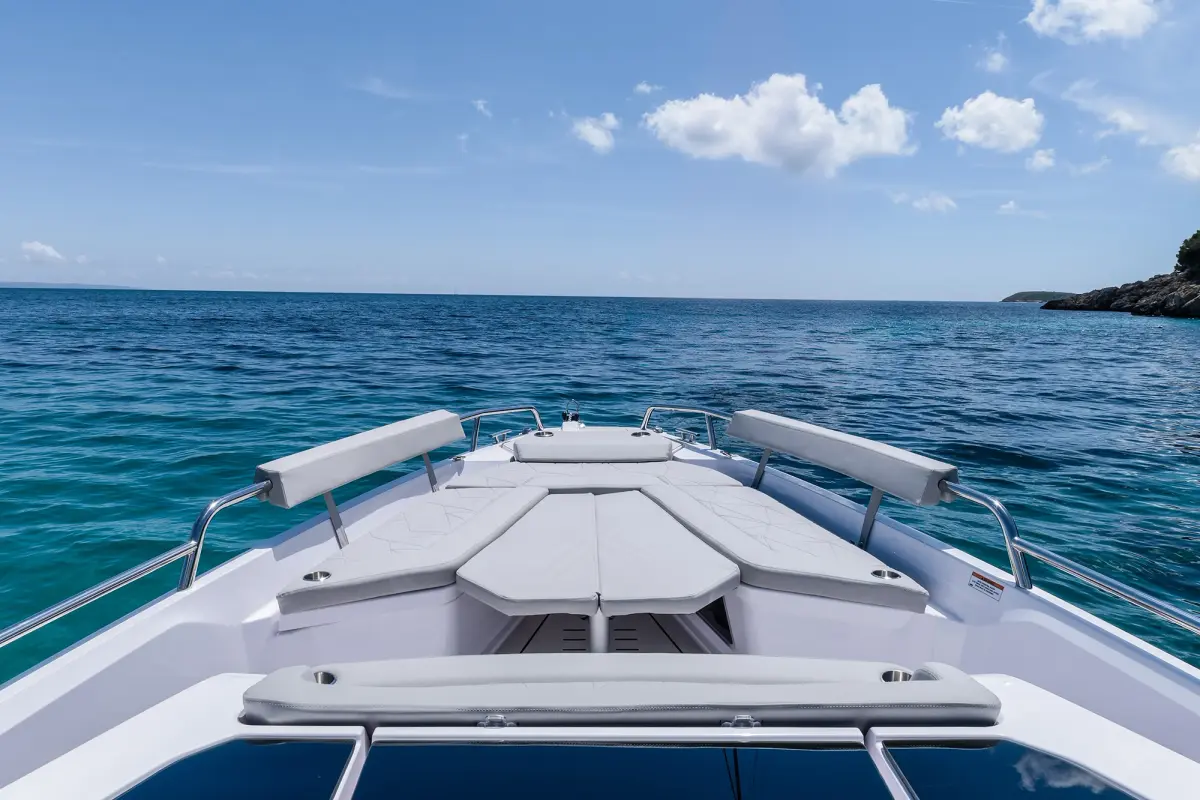 Axopar 28, extérieur — Saint Tropez Yacht Rental, Saint-Tropez. Axopar 28 — 30m