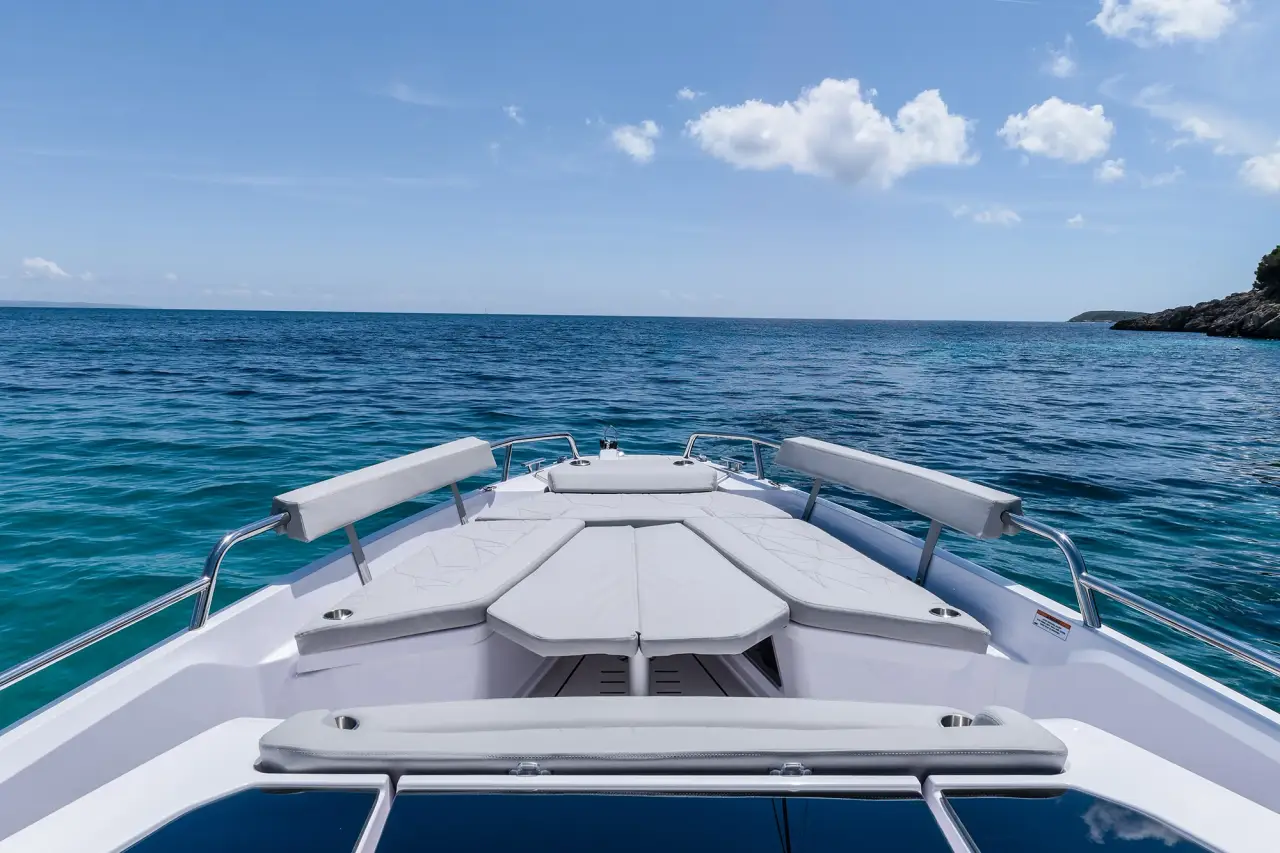 Axopar 28, extérieur — Saint Tropez Yacht Rental, Saint-Tropez. Axopar 28 — 30m