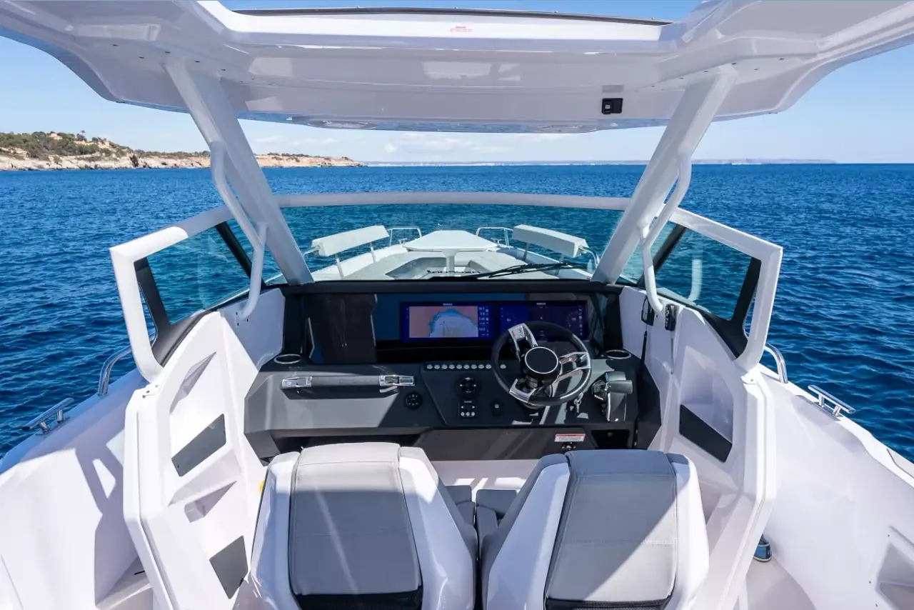 Axopar 28, pont principal — Saint Tropez Yacht Rental, Saint-Tropez. Axopar 28 — 30m
