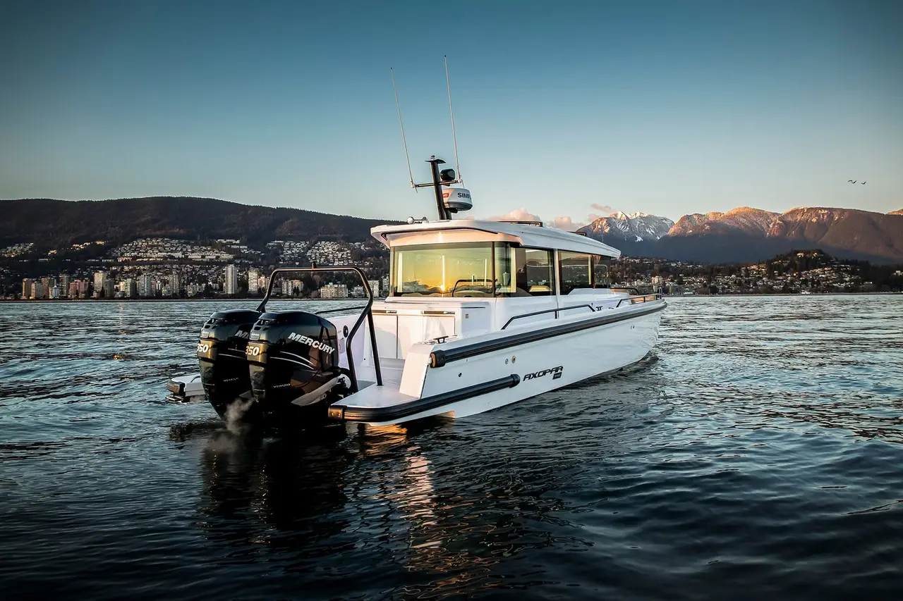 Axopar 37, pont principal — Saint Tropez Yacht Rental, Saint-Tropez. Axopar 37 — 11.5m