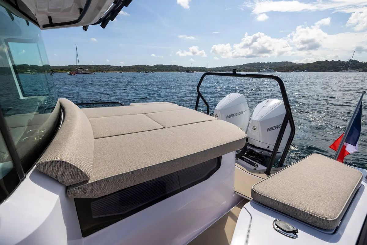 Axopar 37, flybridge — Saint Tropez Yacht Rental, Saint-Tropez. Axopar 37 — 11.5m