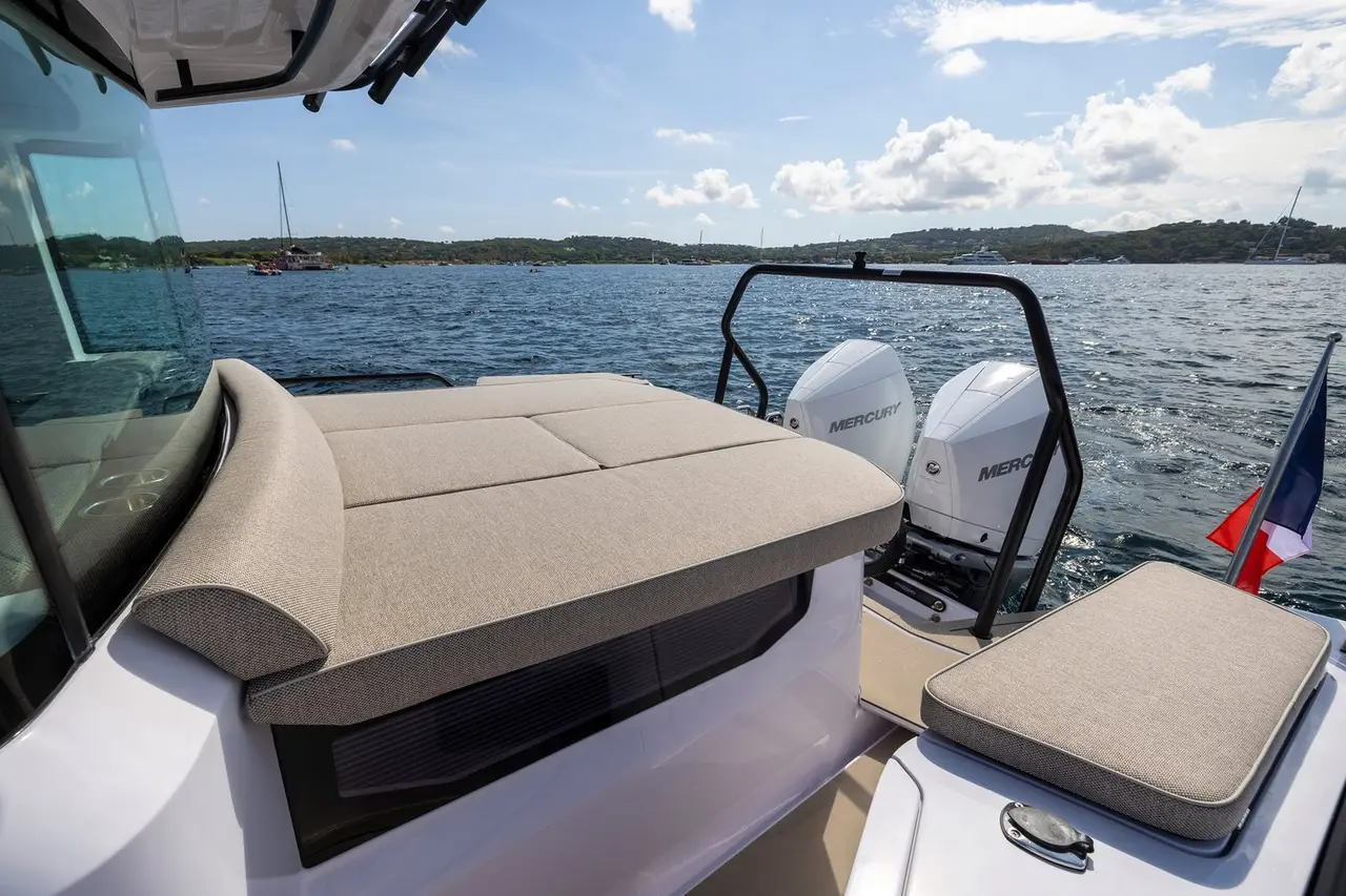 Axopar 37, flybridge — Saint Tropez Yacht Rental, Saint-Tropez. Axopar 37 — 11.5m