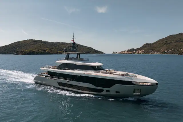 Azimut 116 — Saint Tropez Yacht Rental, Saint-Tropez