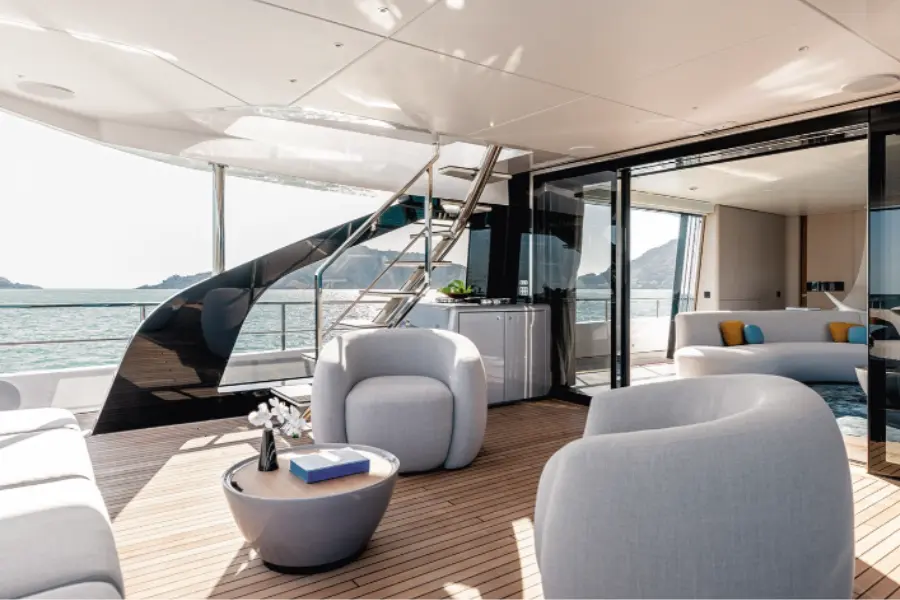 Azimut 116, salon — Saint Tropez Yacht Rental, Saint-Tropez. Azimut 116 — 36m