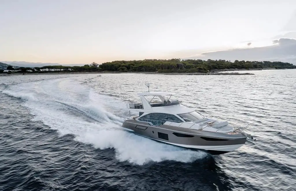 Azimut 60 Fly, pont arrière — Saint Tropez Yacht Rental, Saint-Tropez. Azimut 60 Fly — 20m
