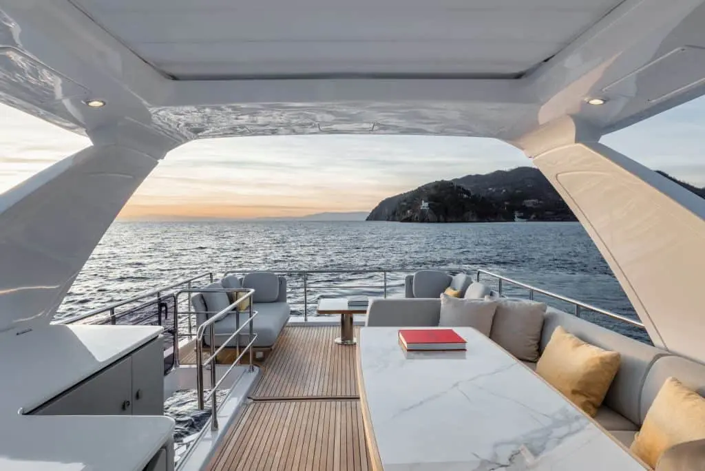 Azimut 60 Fly, flybridge — Saint Tropez Yacht Rental, Saint-Tropez. Azimut 60 Fly — 20m