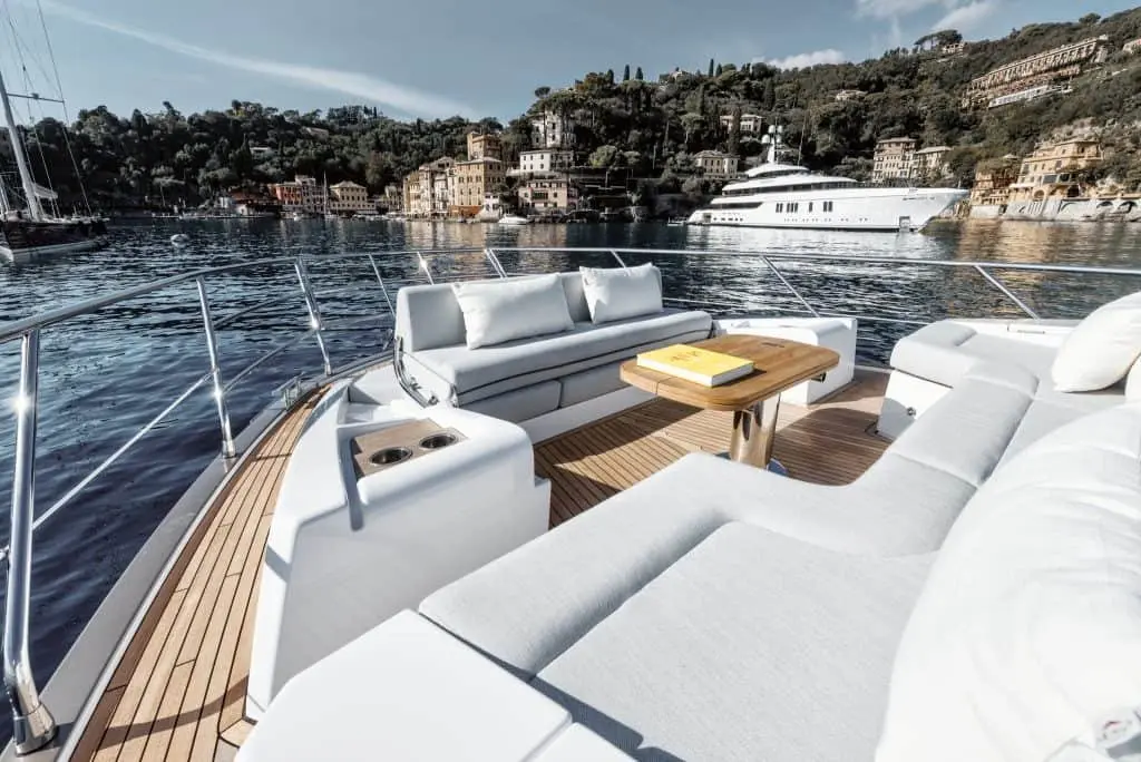 Azimut 60 Fly, extérieur — Saint Tropez Yacht Rental, Saint-Tropez. Azimut 60 Fly — 20m