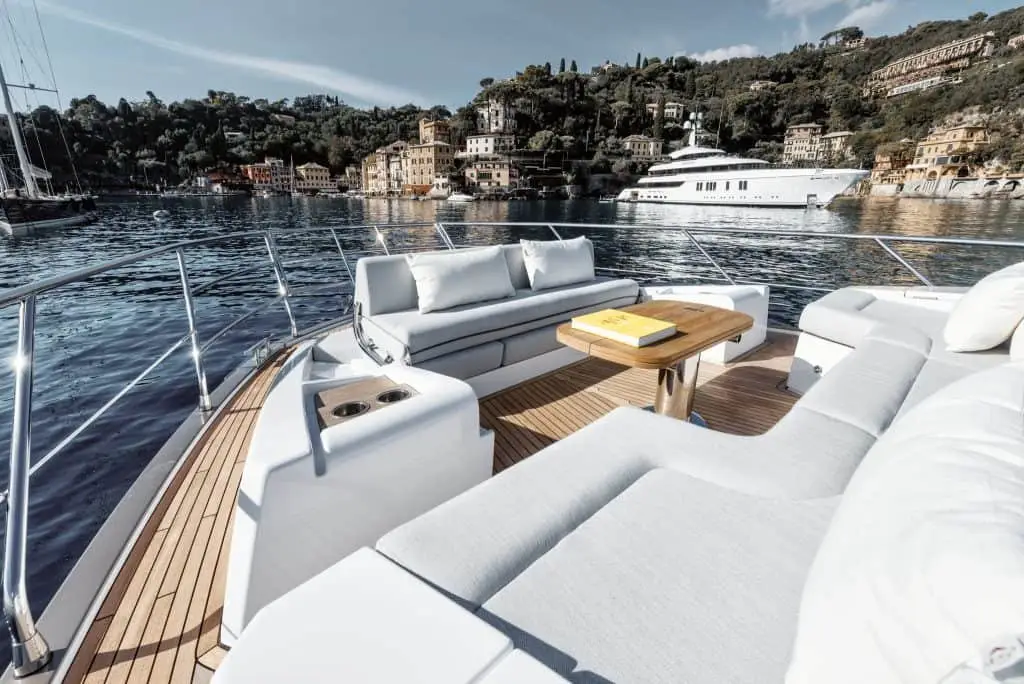 Azimut 60 Fly, extérieur — Saint Tropez Yacht Rental, Saint-Tropez. Azimut 60 Fly — 20m
