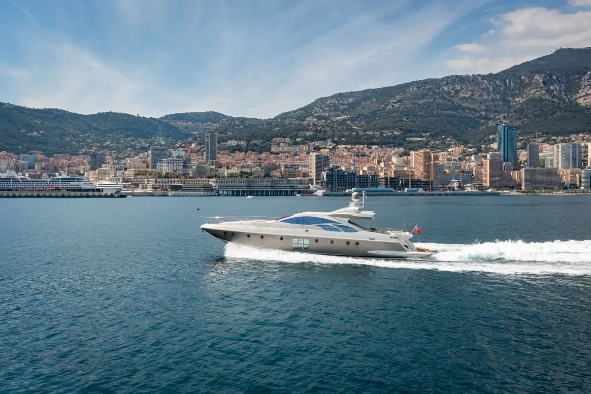 Azimut 86, extérieur — Saint Tropez Yacht Rental, Saint-Tropez. Azimut 86 — 26m
