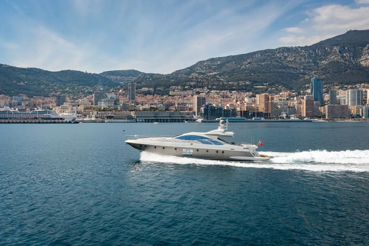Azimut 86, extérieur — Saint Tropez Yacht Rental, Saint-Tropez. Azimut 86 — 26m