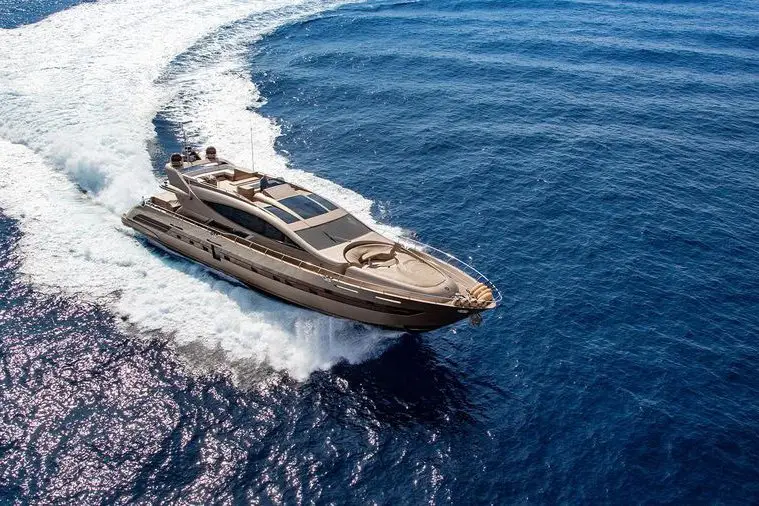 Cerri 102’ Flying Sport, extérieur — Saint Tropez Yacht Rental, Saint-Tropez. Cerri 102’ Flying Sport — 31m