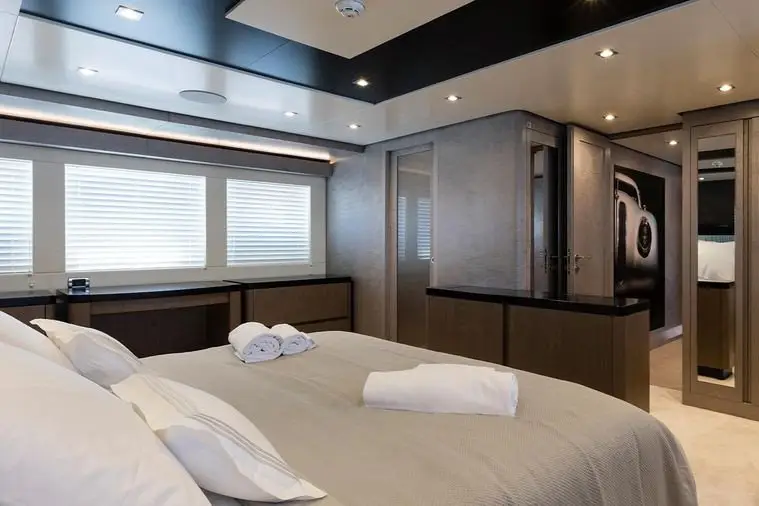 Cerri 102’ Flying Sport, pont principal — Saint Tropez Yacht Rental, Saint-Tropez. Cerri 102’ Flying Sport — 31m
