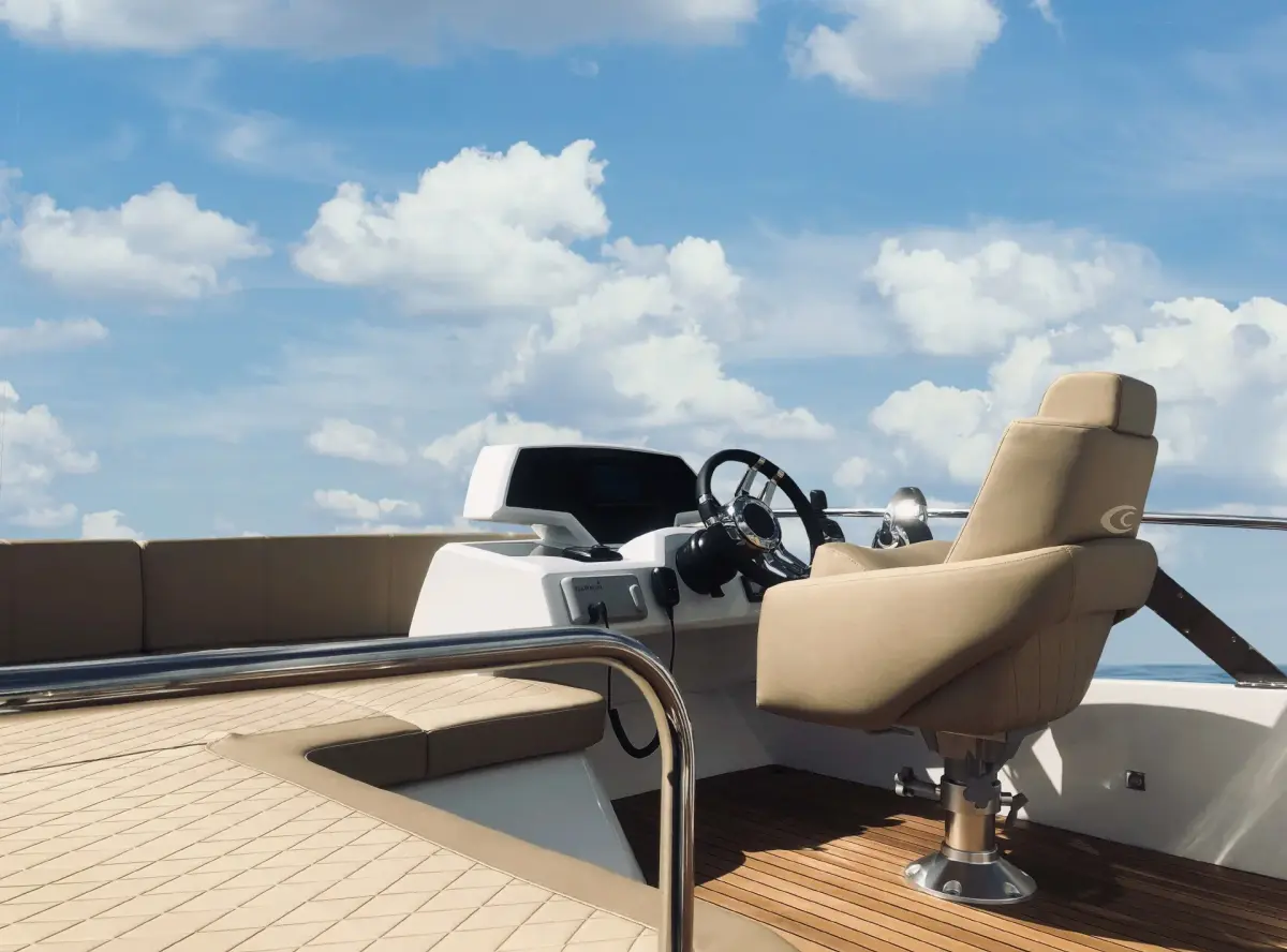 Cobrey 50 FLY, extérieur — Saint Tropez Yacht Rental, Saint-Tropez. Cobrey 50 FLY — 16m