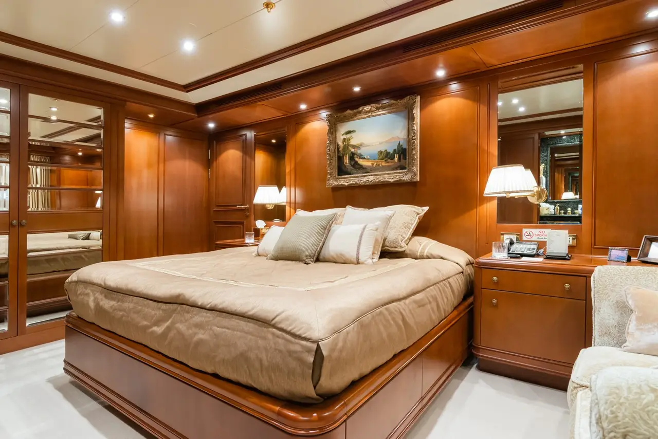Apogee, pont principal — Saint Tropez Yacht Rental, Saint-Tropez. Apogee — 62.5m