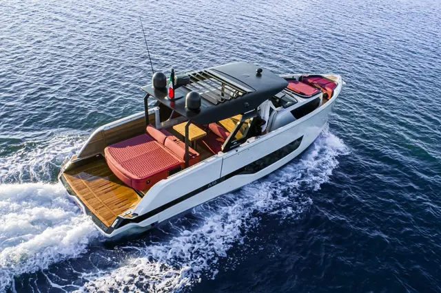 Cranchi A46 — Saint Tropez Yacht Rental, Saint-Tropez