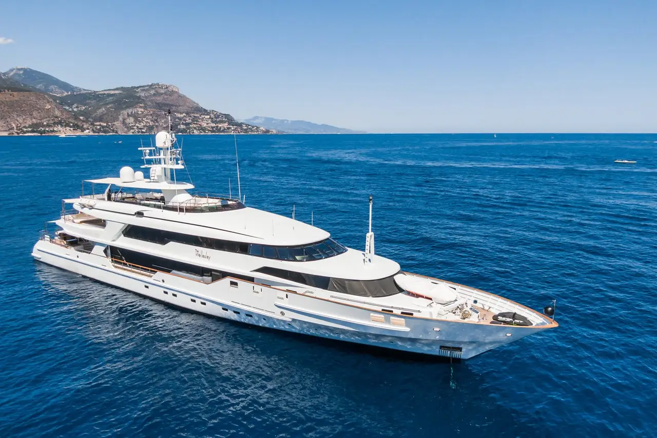 Cranchi A46, cabine principale — Saint Tropez Yacht Rental, Saint-Tropez. Cranchi A46 — 14m