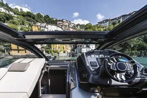 Cranchi M44 HT, pont arrière — Saint Tropez Yacht Rental, Saint-Tropez. Cranchi M44 HT — 14m