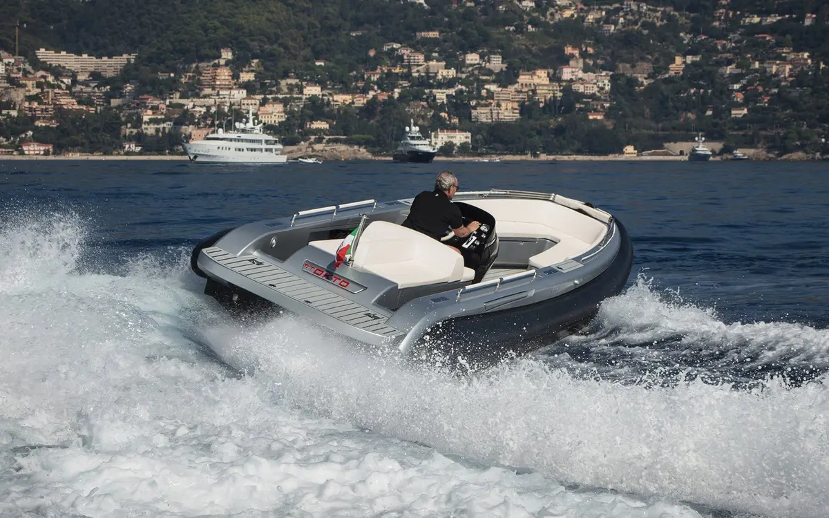 Dariel 7.5m, extérieur — Saint Tropez Yacht Rental, Saint-Tropez. Dariel 7.5m — 7.5m