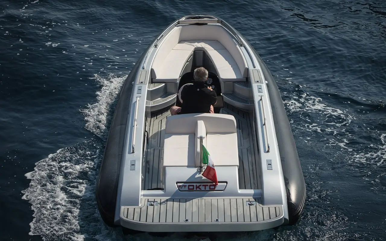 Dariel 7.5m, salon — Saint Tropez Yacht Rental, Saint-Tropez. Dariel 7.5m — 7.5m