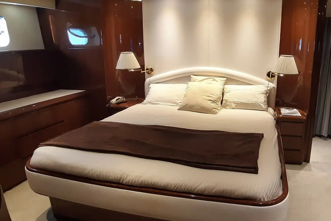 Falcon 80S, pont arrière — Saint Tropez Yacht Rental, Saint-Tropez. Falcon 80S — 24m