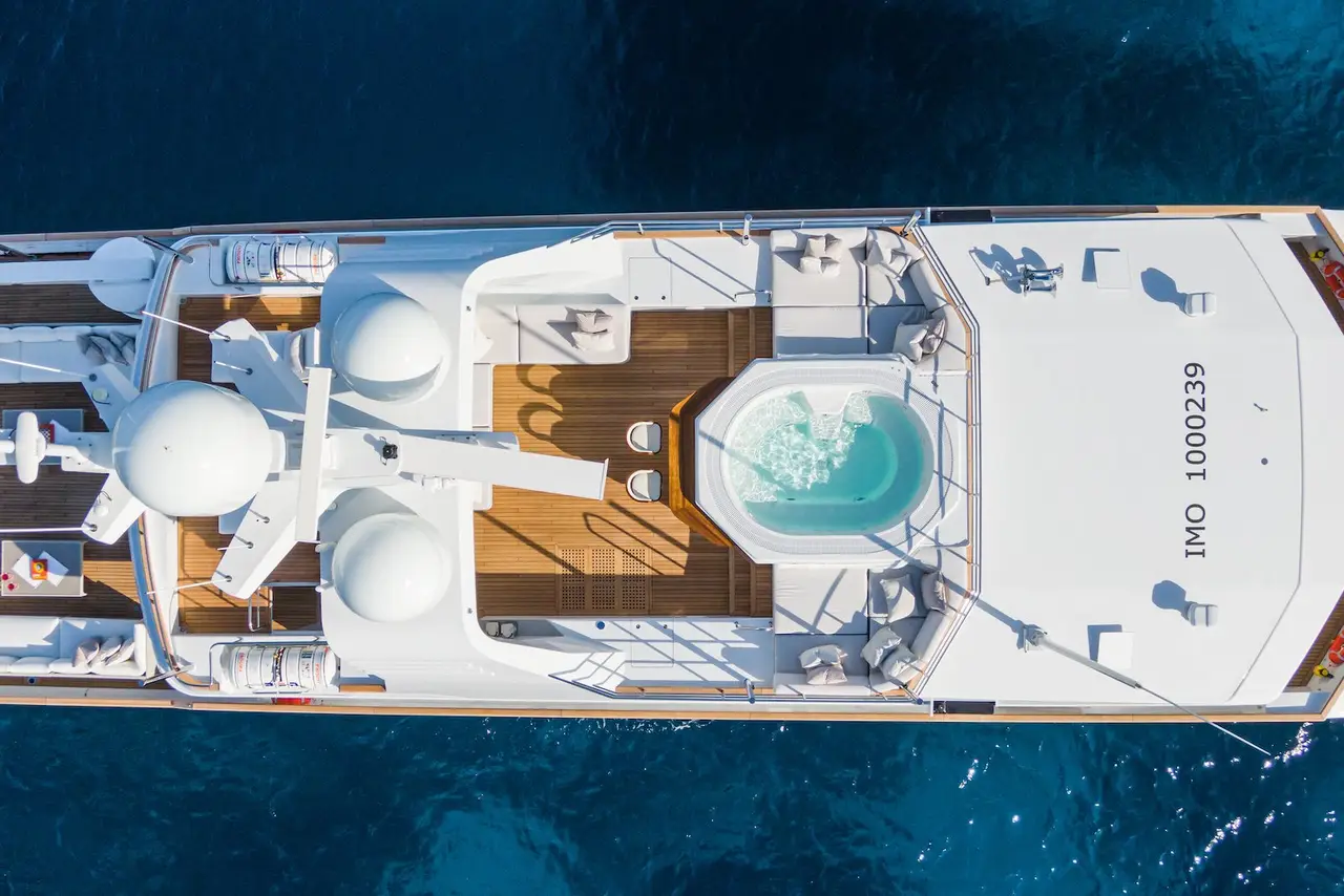 Emerald, pont principal — Saint Tropez Yacht Rental, Saint-Tropez. Emerald — 50m