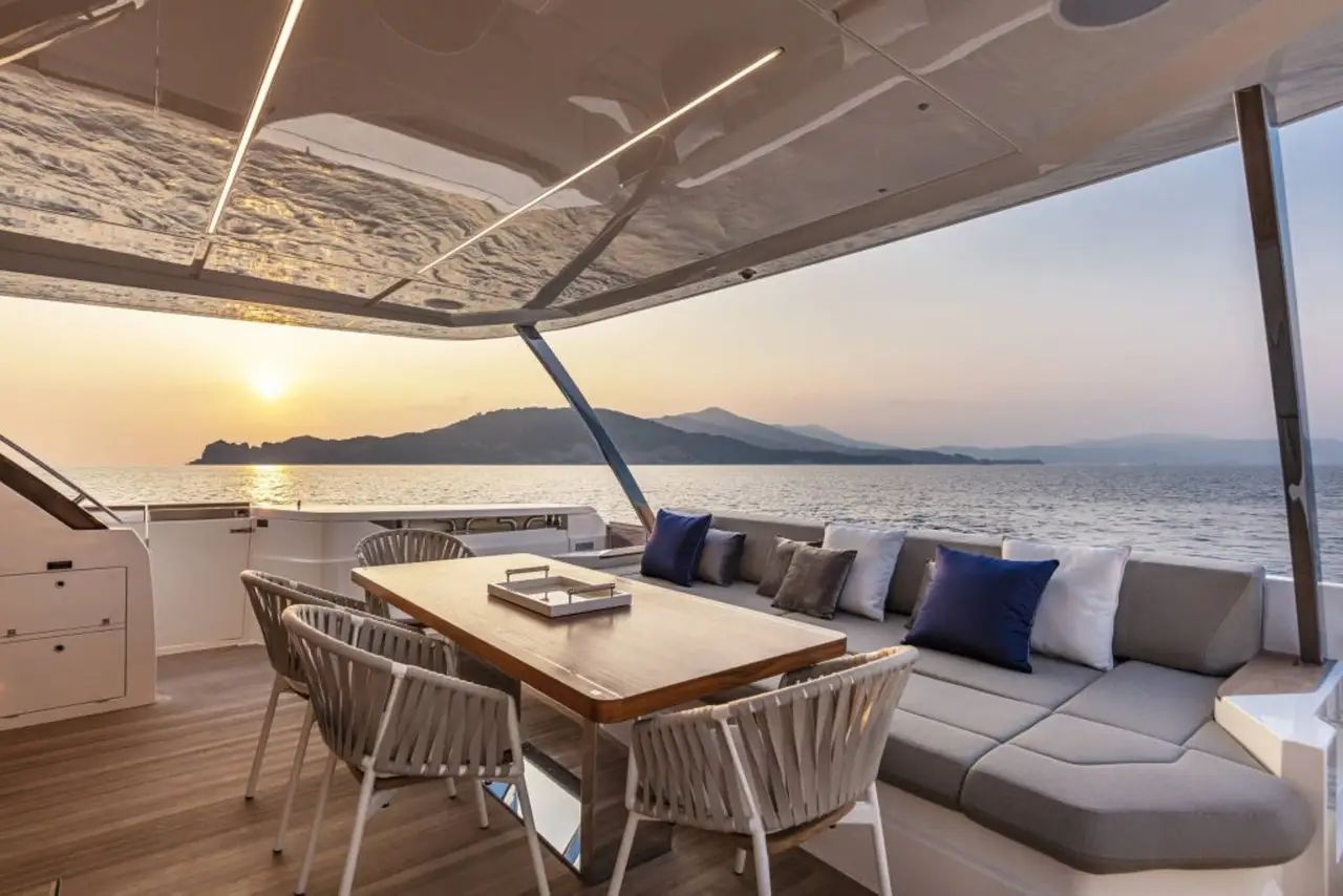 Ferretti 920, flybridge — Saint Tropez Yacht Rental, Saint-Tropez. Ferretti 920 — 28m