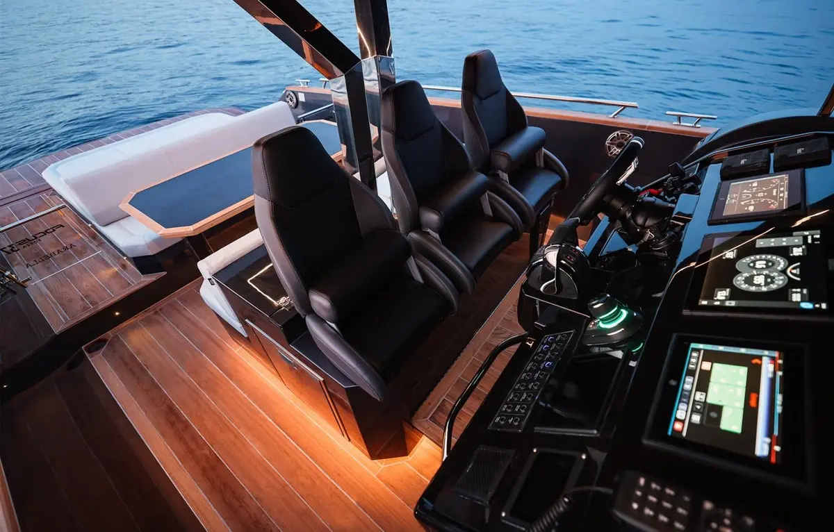 Forza 37, salon — Saint Tropez Yacht Rental, Saint-Tropez. Forza 37 — 20m