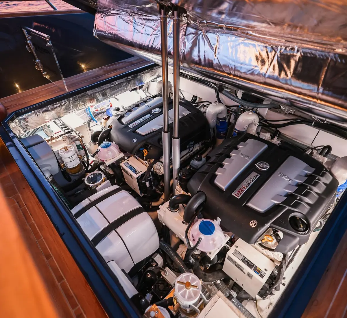 Forza 37, cabine principale — Saint Tropez Yacht Rental, Saint-Tropez. Forza 37 — 20m