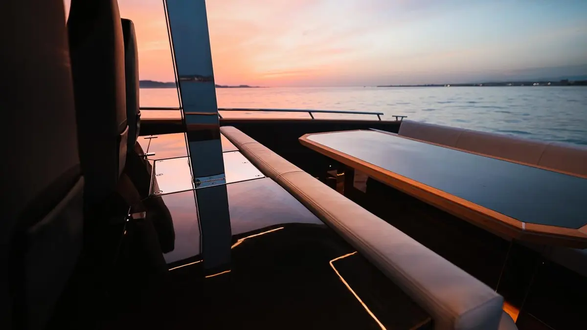 Forza 37, flybridge — Saint Tropez Yacht Rental, Saint-Tropez. Forza 37 — 20m