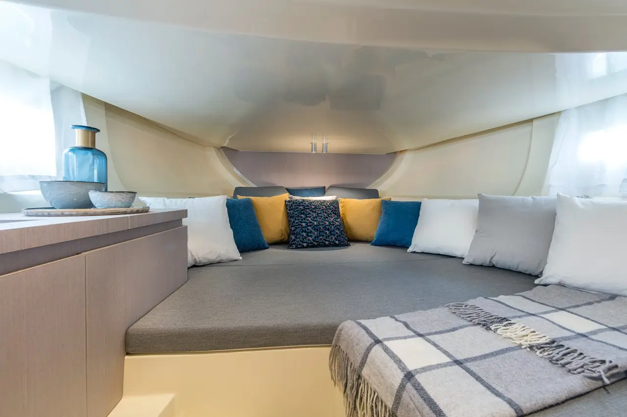 Invictus 280, extérieur — Saint Tropez Yacht Rental, Saint-Tropez. Invictus 280 — 9m