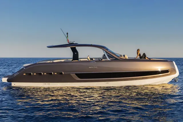 Invictus 460 — Saint Tropez Yacht Rental, Saint-Tropez