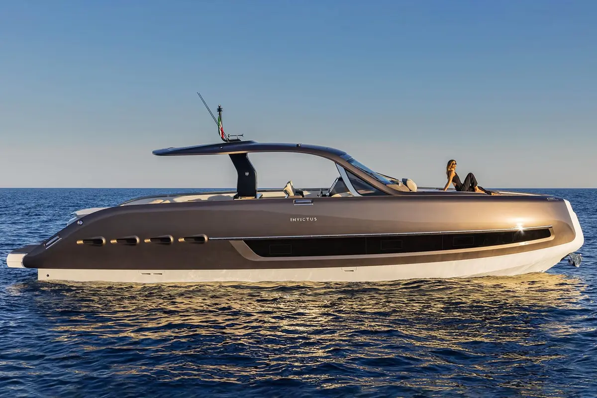 Invictus 460 — Saint Tropez Yacht Rental, Saint-Tropez. Invictus 460 — 14.4m