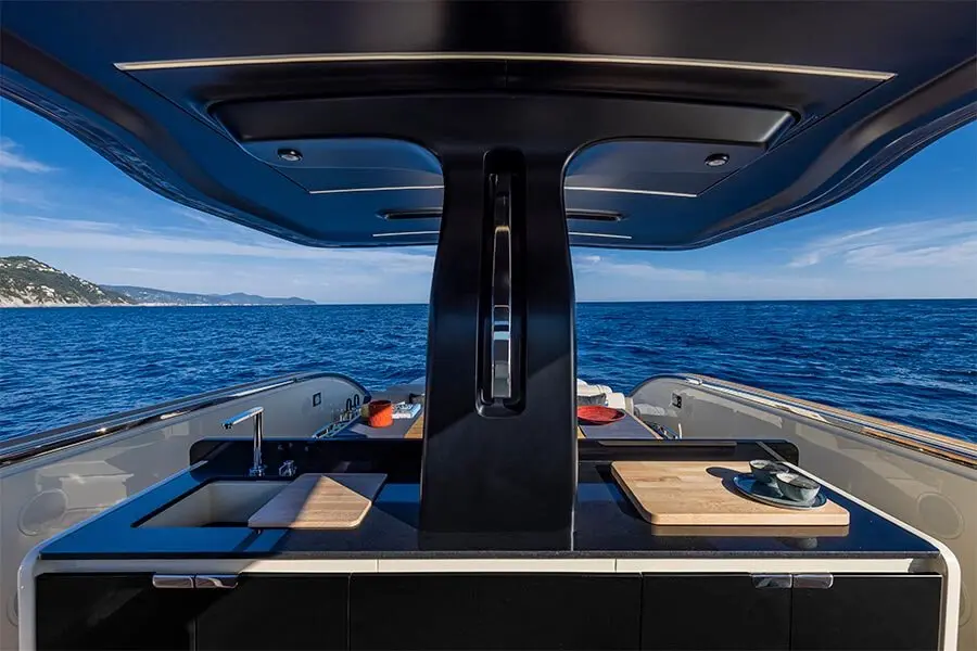 Invictus 460, cabine principale — Saint Tropez Yacht Rental, Saint-Tropez. Invictus 460 — 14.4m