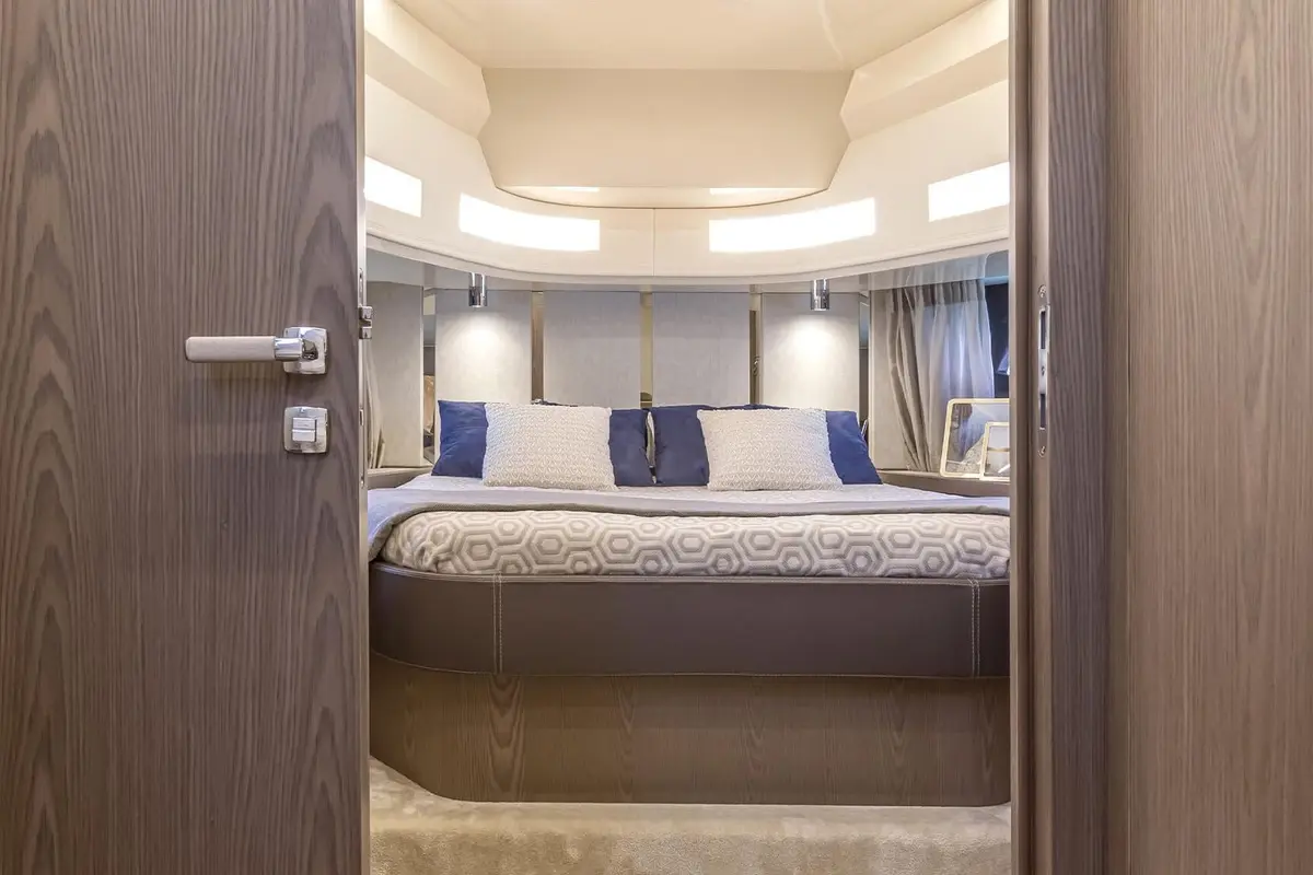 Invictus 460, extérieur — Saint Tropez Yacht Rental, Saint-Tropez. Invictus 460 — 14.4m