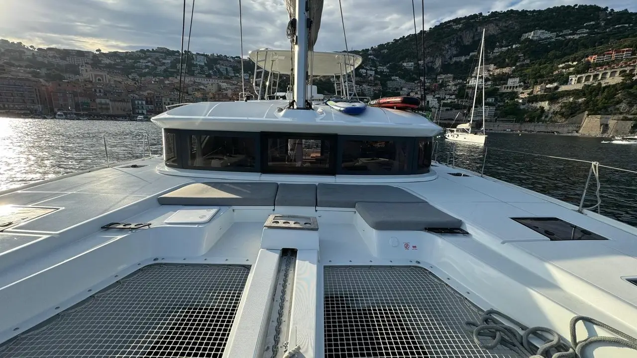 Lagoon 5.1, extérieur — Saint Tropez Yacht Rental, Saint-Tropez. Lagoon 5.1 — 14m