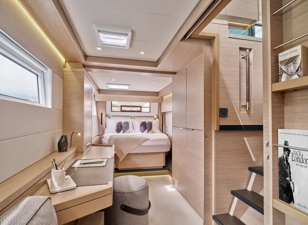 Lagoon 5.1, cabine principale — Saint Tropez Yacht Rental, Saint-Tropez. Lagoon 5.1 — 14m