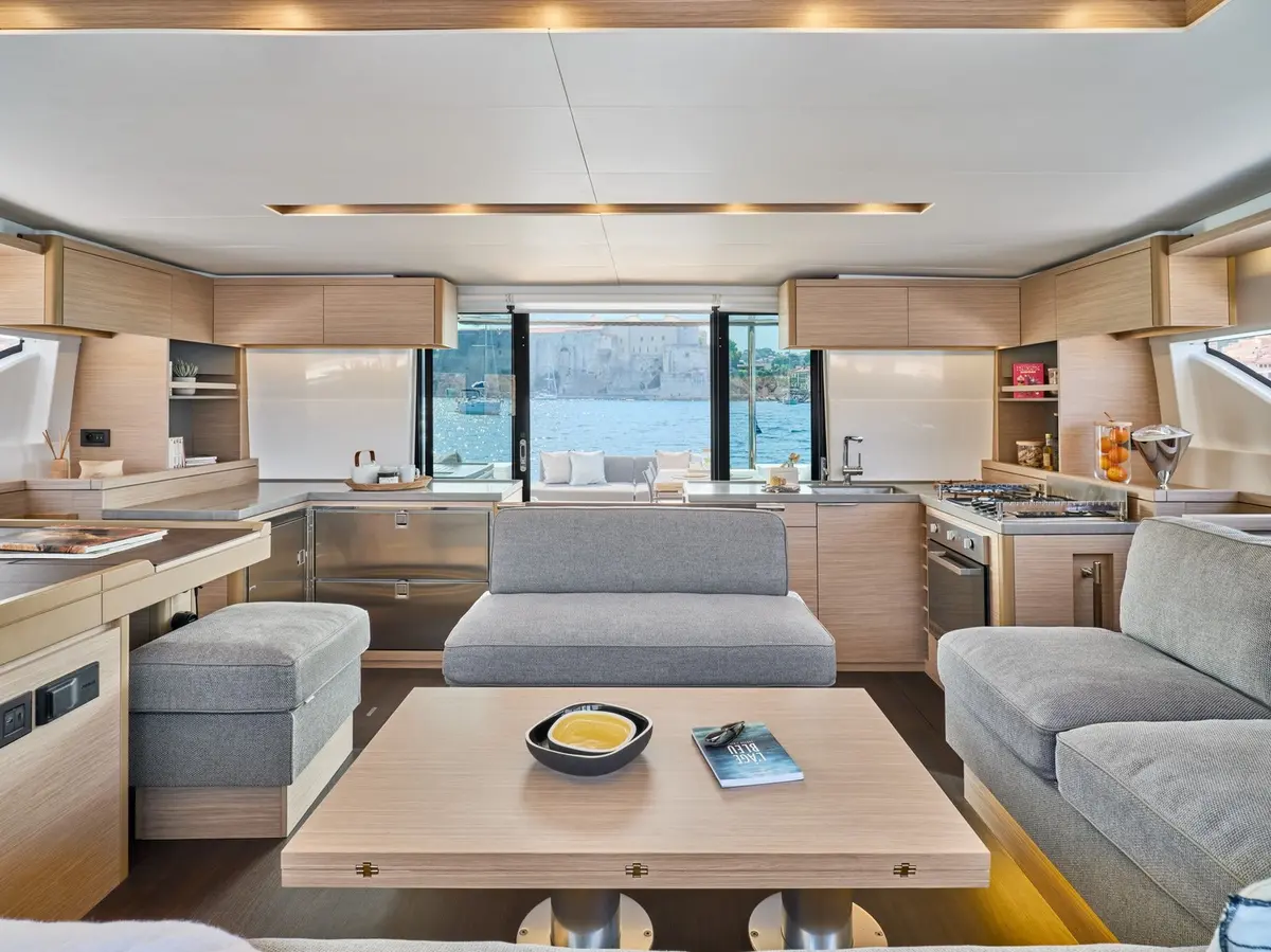 Lagoon 5.1, extérieur — Saint Tropez Yacht Rental, Saint-Tropez. Lagoon 5.1 — 14m