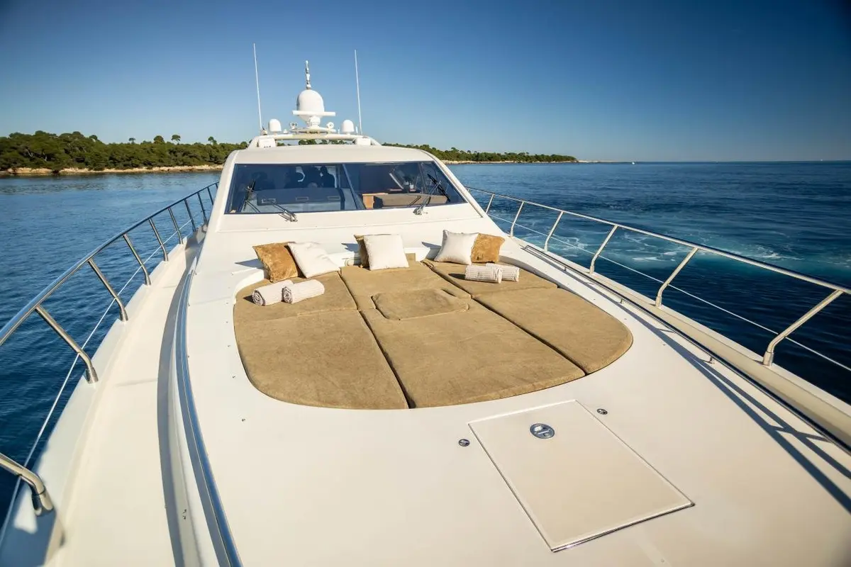 Leopard 24, pont arrière — Saint Tropez Yacht Rental, Saint-Tropez. Leopard 24 — 24m