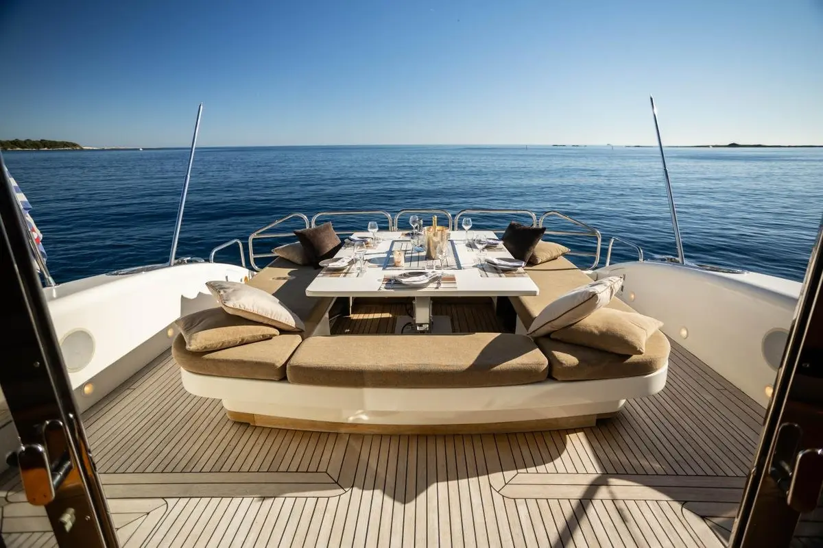 Leopard 24, extérieur — Saint Tropez Yacht Rental, Saint-Tropez. Leopard 24 — 24m