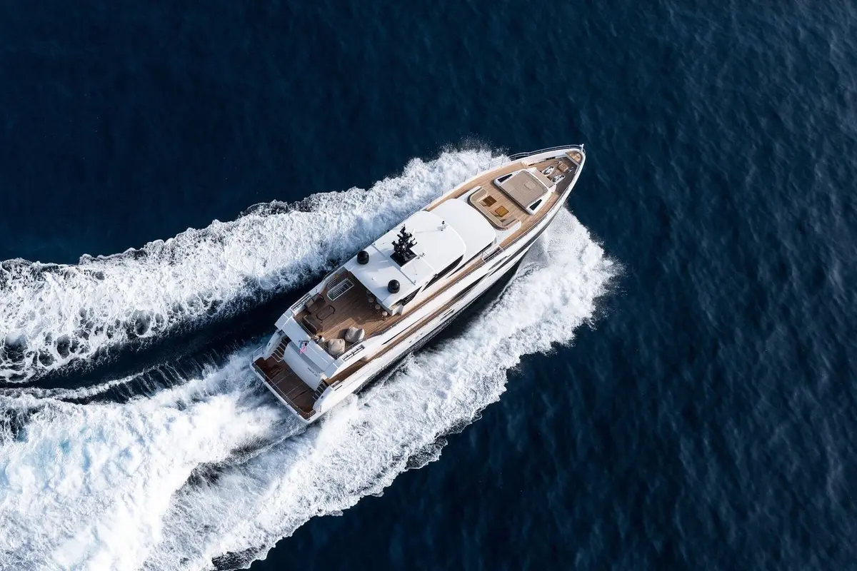 Majesty 100, extérieur — Saint Tropez Yacht Rental, Saint-Tropez. Majesty 100 — 32m