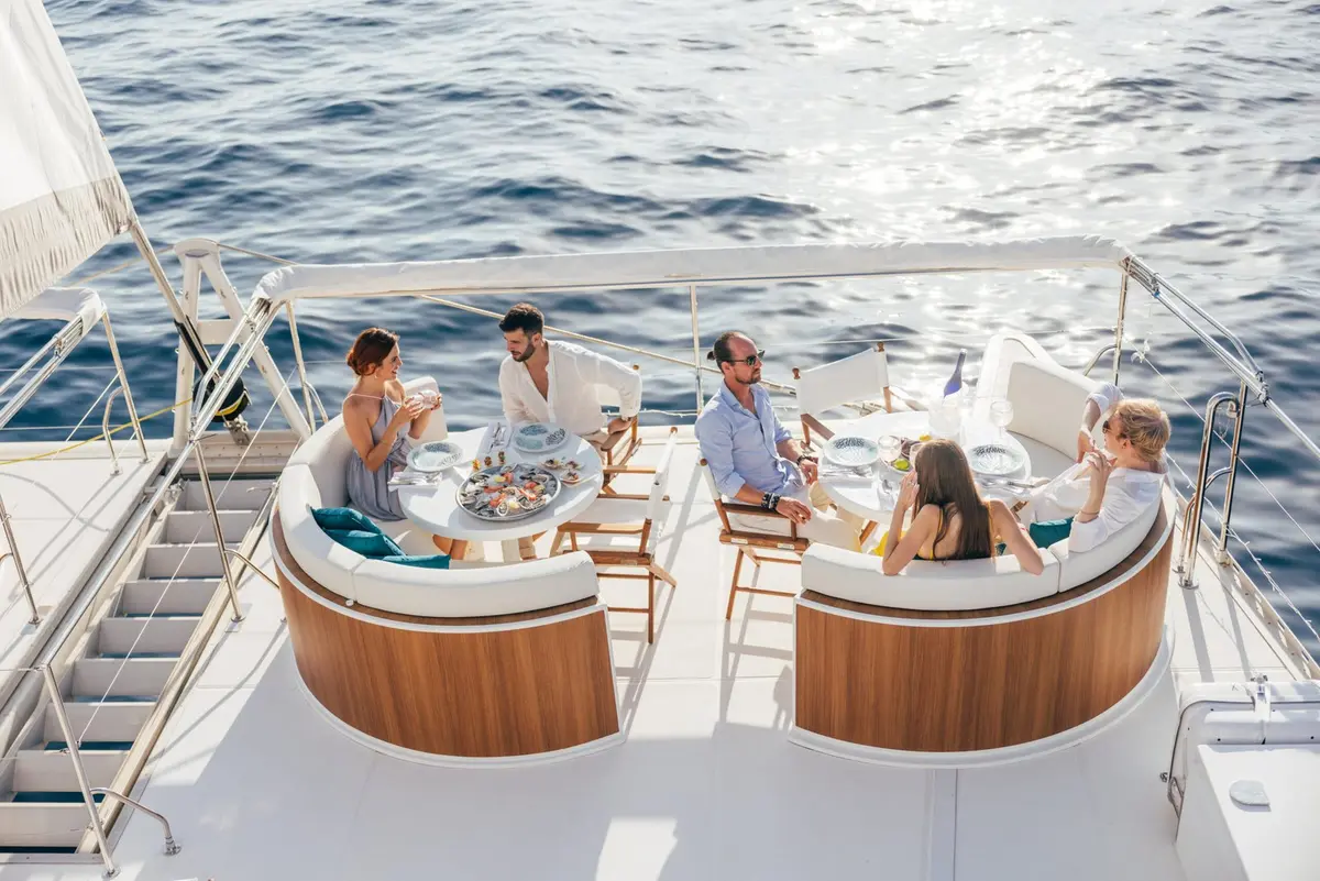 Manana Yacht, pont principal — Saint Tropez Yacht Rental, Saint-Tropez. Manana Yacht — 20.8m