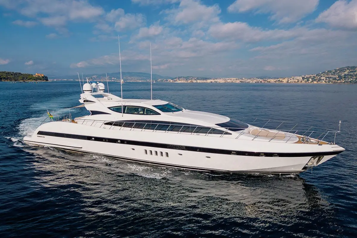 Mangusta 105 — Saint Tropez Yacht Rental, Saint-Tropez. Mangusta 105 — 31m