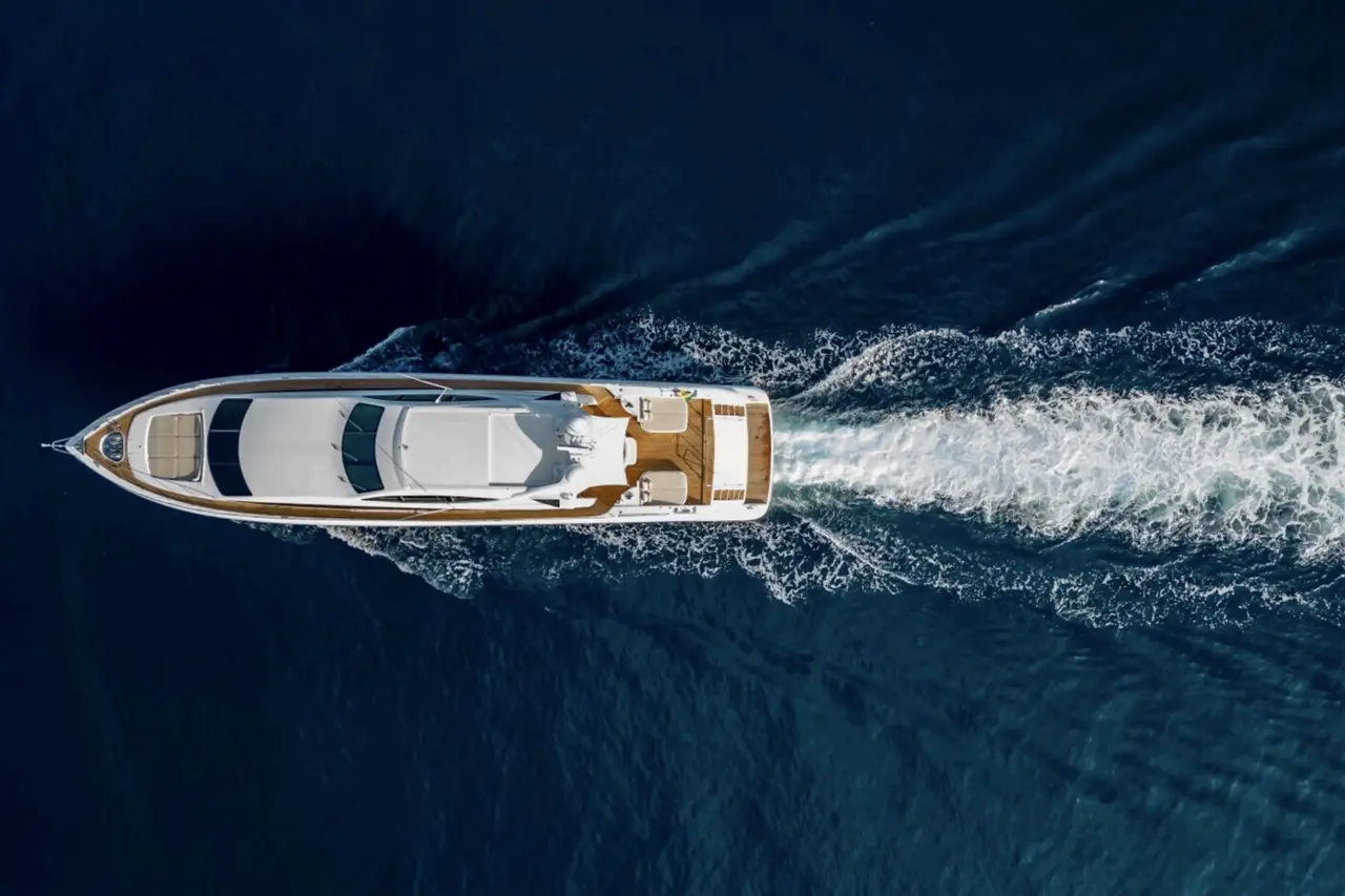 Mangusta 105, extérieur — Saint Tropez Yacht Rental, Saint-Tropez. Mangusta 105 — 31m