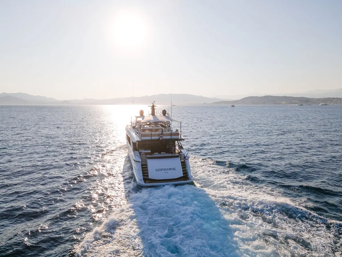 Mangusta 33, pont arrière — Saint Tropez Yacht Rental, Saint-Tropez. Mangusta 33 — 33m
