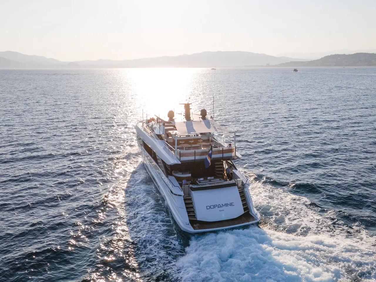 Mangusta 33, cabine principale — Saint Tropez Yacht Rental, Saint-Tropez. Mangusta 33 — 33m