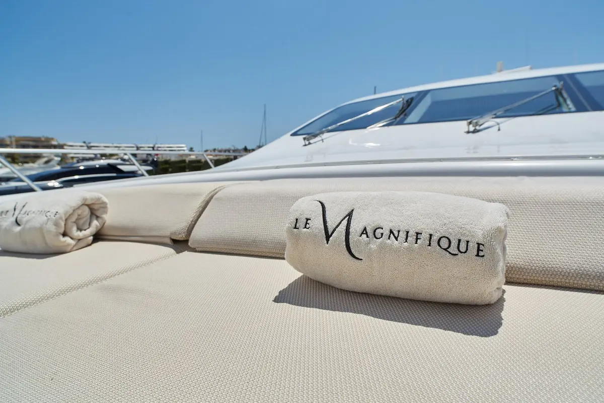 Mangusta 108, extérieur — Saint Tropez Yacht Rental, Saint-Tropez. Mangusta 108 — 33m