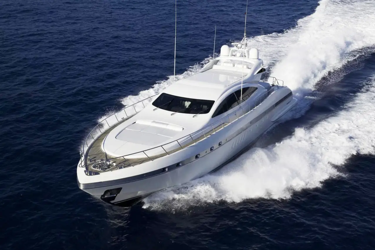 Mangusta 92, pont principal — Saint Tropez Yacht Rental, Saint-Tropez. Mangusta 92 — 28m