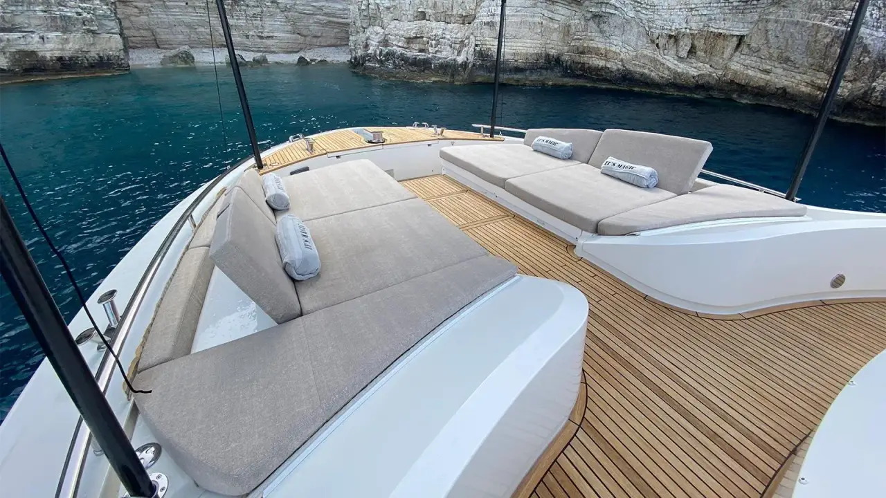 MCY66, salon — Saint Tropez Yacht Rental, Saint-Tropez. MCY66 — 20m