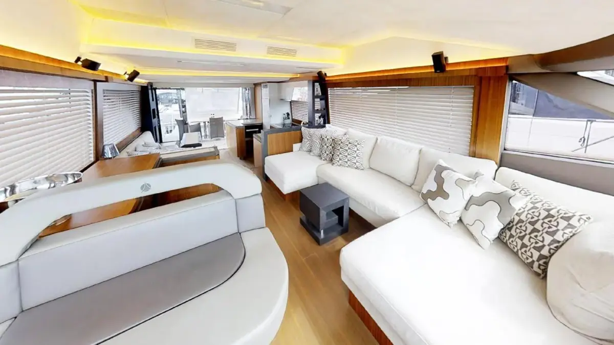 MCY66, flybridge — Saint Tropez Yacht Rental, Saint-Tropez. MCY66 — 20m